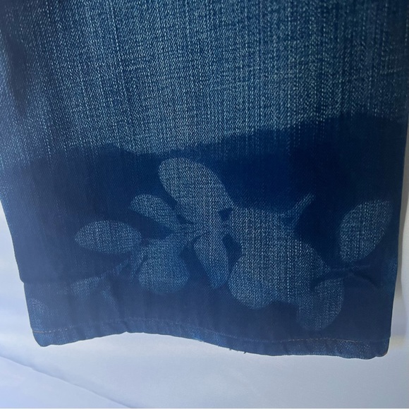Earnest Sewn Jeans Size 38. Button fly. Floral Sun print on hem. - Picture 4 of 6